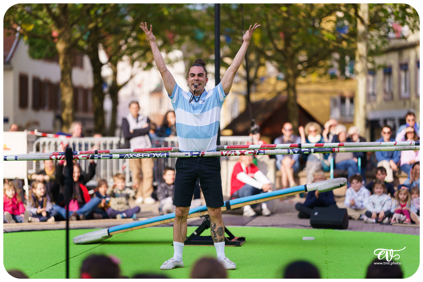 LEAGUE AND LEGEND (15FEET6)